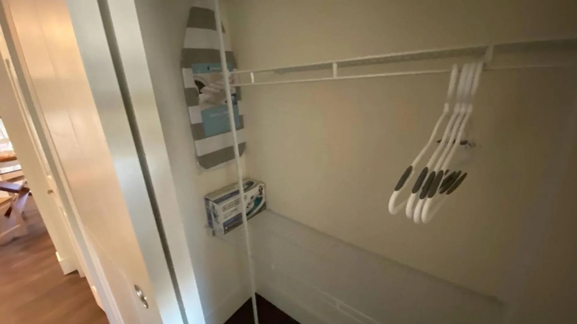 New Dt Apartment Walk To All Edmonton Kanada